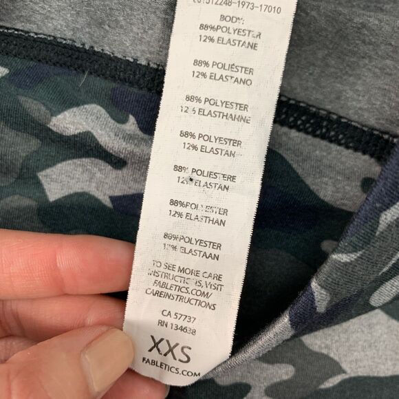 Fabletics Legging Womens XXS 2XS Moss Camo Lima Capri Lightweight Compression - Picture 5 of 13